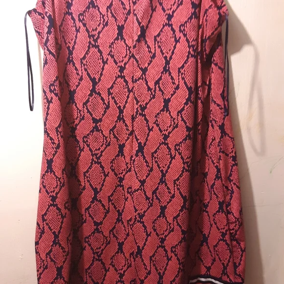 COPY - A midi dress new with tags - Picture 3 of 4